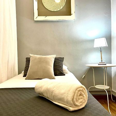 Alani Montjuic Hostel Barcelona Ngoại thất bức ảnh