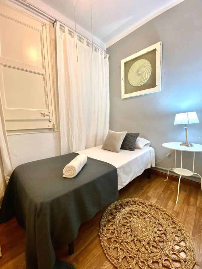 Alani Montjuic Hostel Barcelona Ngoại thất bức ảnh