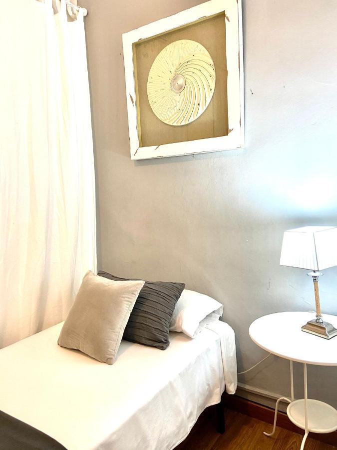 Alani Montjuic Hostel Barcelona Ngoại thất bức ảnh
