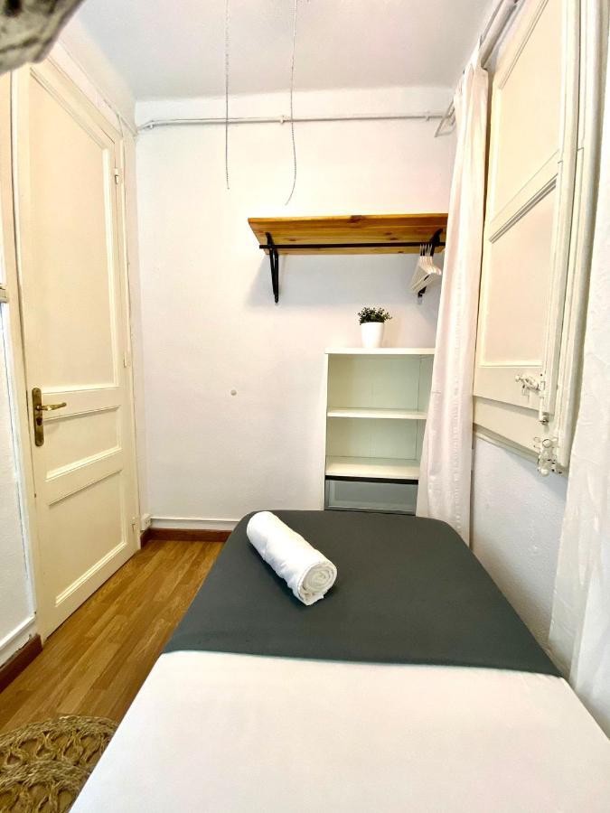 Alani Montjuic Hostel Barcelona Ngoại thất bức ảnh
